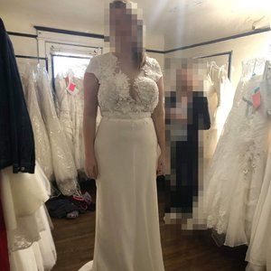 Gorgeous Ivy & Aster Wedding Dress (Size 10)